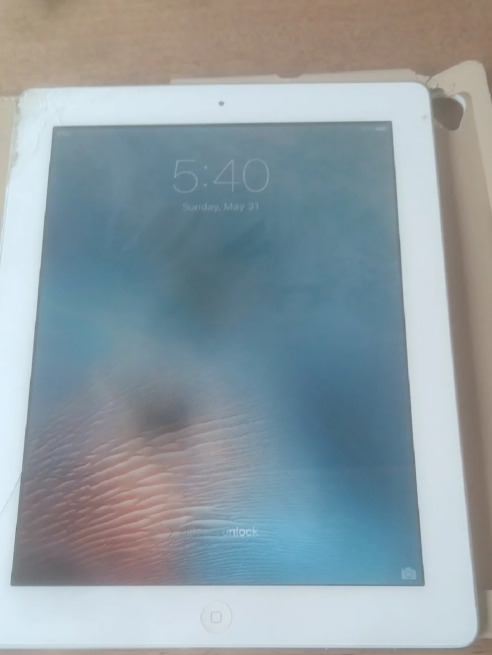 Apple I PAD. Tablet with White Bezel - Unbranded 9.7